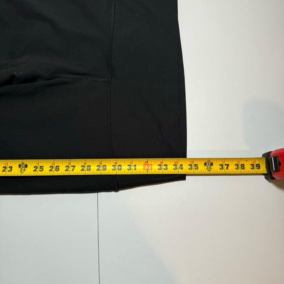 Women’s Size 8 Black Victoria’s Secret Leggings - Picture 6 of 6